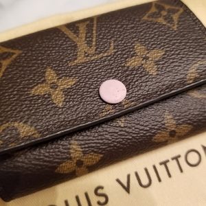 💗RARE AND AUTHENTIC Louis Vuitton 6 key holder